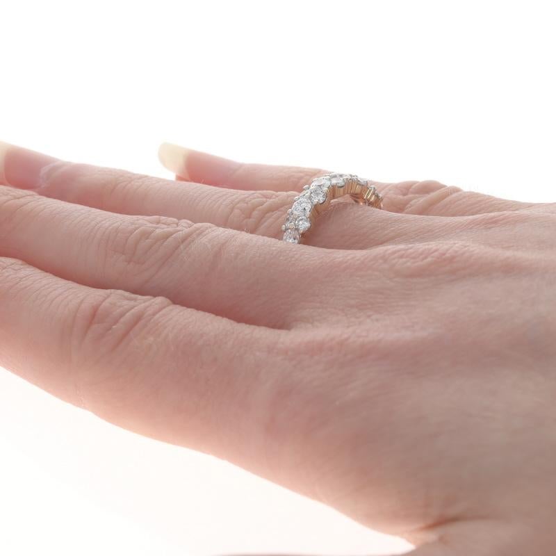 Gelbgold Diamant-Cluster-Ring aus Gelbgold - 14k rund .83ctw Jahrestag-Ehering im Zustand „Hervorragend“ im Angebot in Greensboro, NC