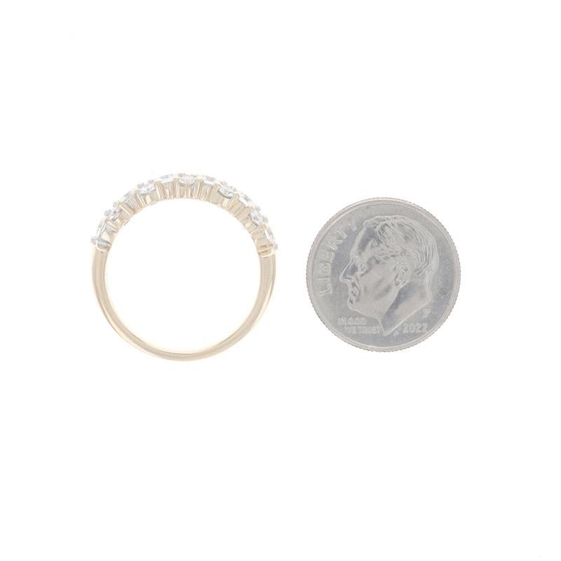 Gelbgold Diamant-Cluster-Ring aus Gelbgold - 14k rund .83ctw Jahrestag-Ehering Damen im Angebot