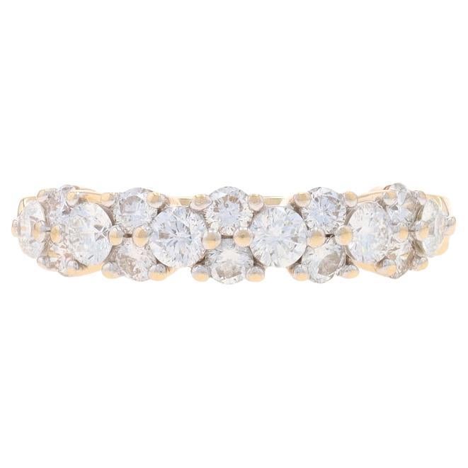 Gelbgold Diamant-Cluster-Ring aus Gelbgold - 14k rund .83ctw Jahrestag-Ehering im Angebot