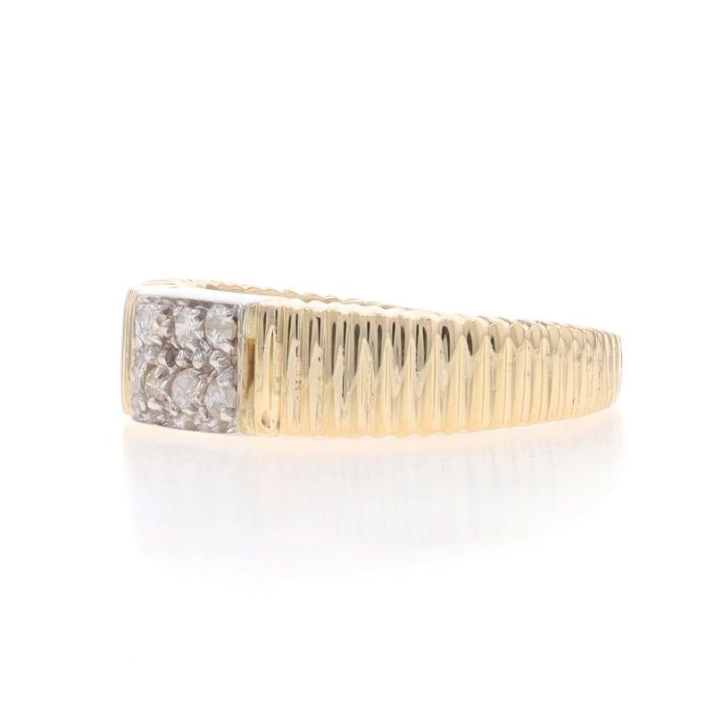 Gelbgold-Diamant-Cluster-Band - 14k Runde Brillant .12ctw Ribbed Ring im Zustand „Hervorragend“ im Angebot in Greensboro, NC