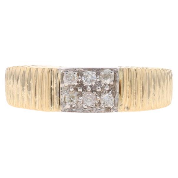Gelbgold-Diamant-Cluster-Band - 14k Runde Brillant .12ctw Ribbed Ring im Angebot