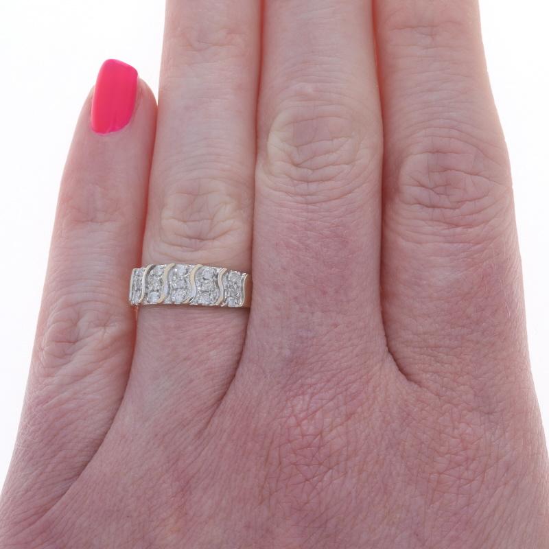 Gelbgold Diamant-Cluster-Band 14k Runde Brillant .25ctw Ring (Rundschliff) im Angebot