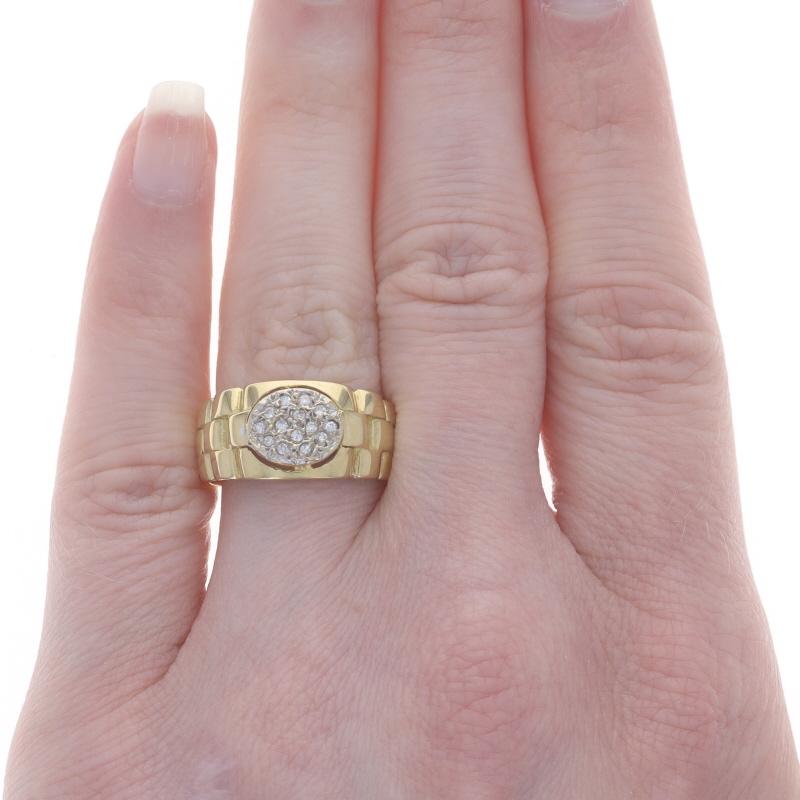 Round Cut Yellow Gold Diamond Cluster Band - 18k Round Brilliant .10ctw Link Ring For Sale