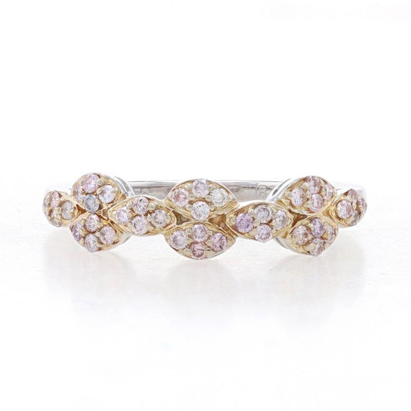 Taille : 6
Frais de taille :  Up&Up 2 tailles pour 45

Contenu du métal : Or jaune 18k et or blanc 18k

Informations sur les pierres

Diamants naturels
Carat(s) : .32ctw
Coupe : Brillant rond
Couleur : rose clair fantaisie
Clarté : I1 - I2

Total