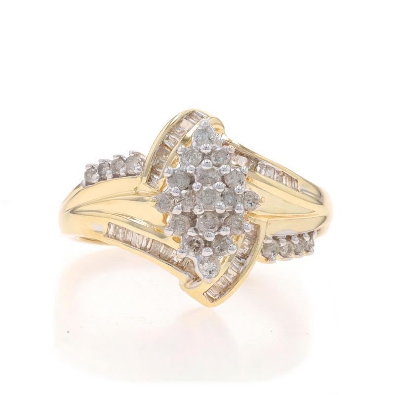 Größe: 7 1/4
Gebühr für Größenanpassung: Up 1/2 eine Größe für $30 oder Down 1/2 eine Größe für $30

Metall Inhalt: 10k Gelbgold & 10k Weißgold

Informationen zu Stein

Natürliche Diamanten
Karat(e): .50ctw
Schliff: Rund Brillant & Baguette
Farbe: J