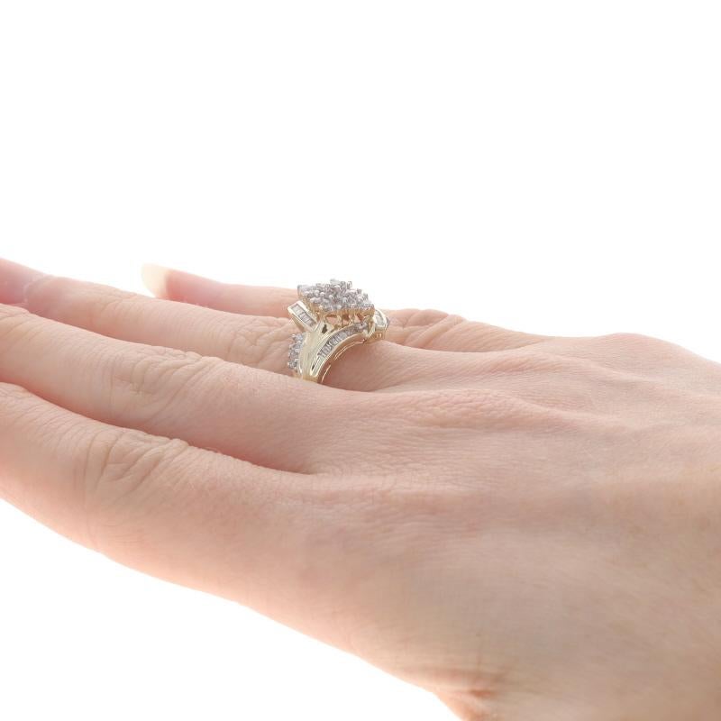 Gelbgold Diamant-Cluster- Bypass-Ring aus Gelbgold - 10k rund & Baguette .50ctw Damen