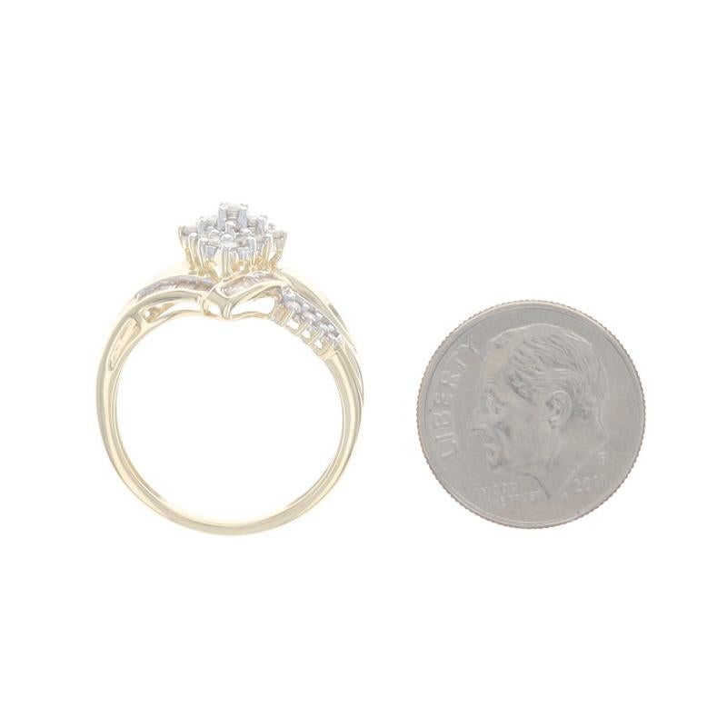 Gelbgold Diamant-Cluster- Bypass-Ring aus Gelbgold - 10k rund & Baguette .50ctw 1