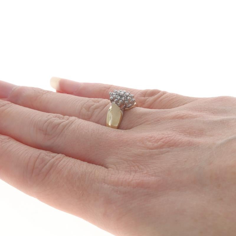 Bague bypass en or jaune avec grappe de diamants - 10k Single Cut .25ctw Floral Brushed Pour femmes en vente