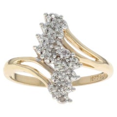 Anello bypass con cluster di diamanti in oro giallo - 10k a cascata singola