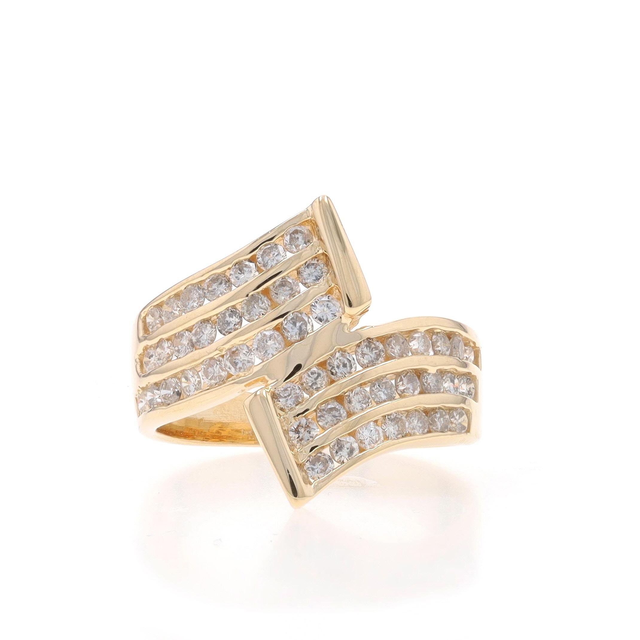 Dimensione: 6

Contenuto del metallo: Oro giallo 14k

Informazioni su A. Stone

Diamanti naturali
Carati: .72ctw
Taglio: Rotondo brillante
Colore: I - J
Chiarezza: I1 - I2

Carati totali: .72ctw

Stile: Bypass a grappolo
Tema: