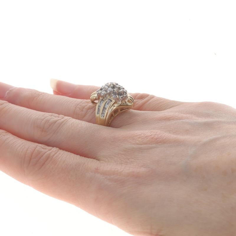 Donna Anello bypass con cluster di diamanti in oro giallo - 14k Brilliante rotondo e Baguette 1.00ctw in vendita