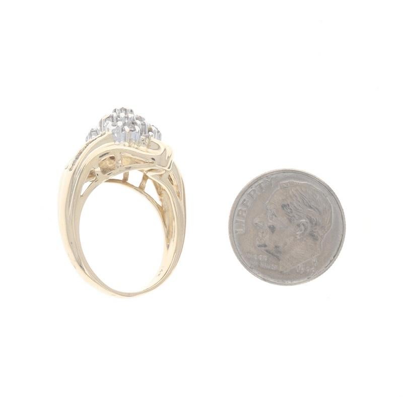 Anello bypass con cluster di diamanti in oro giallo - 14k Brilliante rotondo e Baguette 1.00ctw in vendita 1