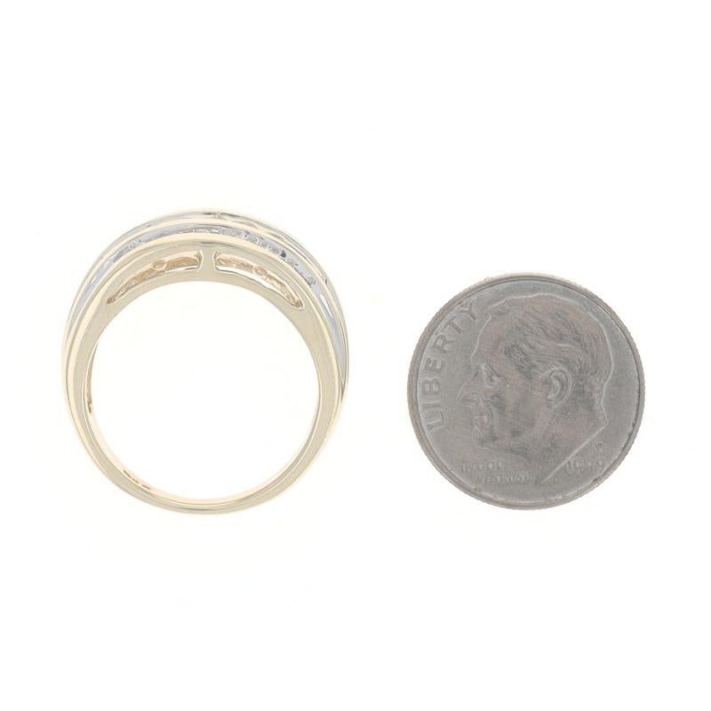 Fascia da cocktail con diamanti a grappolo in oro giallo - Anello 10k con diamanti rotondi e baguette da 0,33 ct. in vendita 1