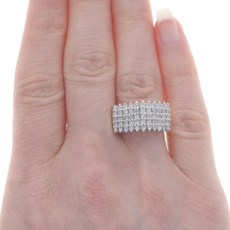 Gelbgold-Diamant-Cluster-Cocktailband 10k Runde Brillant .71ctw abgestufter Ring (Rundschliff)