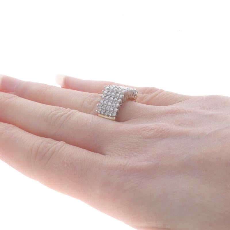 Gelbgold-Diamant-Cluster-Cocktailband 10k Runde Brillant .71ctw abgestufter Ring Damen