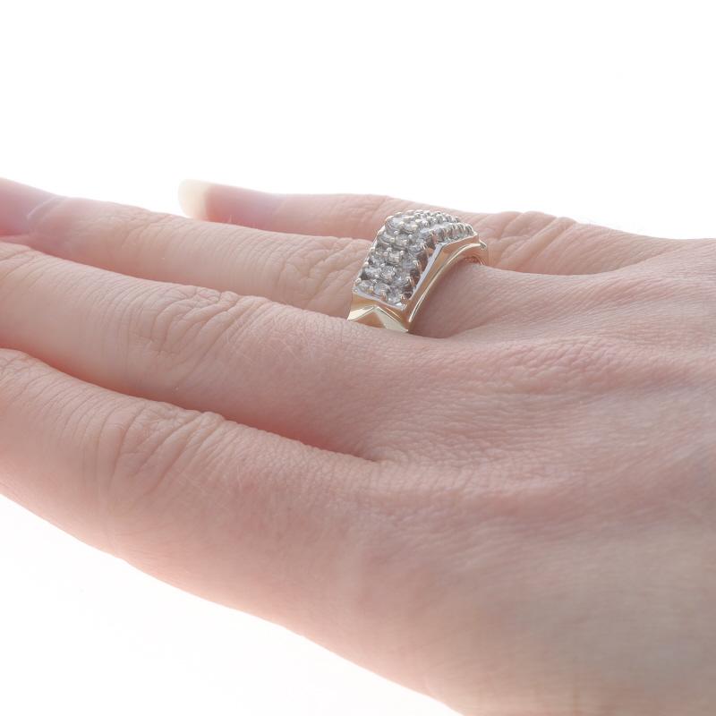 Bague de cocktail en or jaune avec diamant en grappe 14k rond brillant .48ctw Tiered Ring Pour femmes en vente