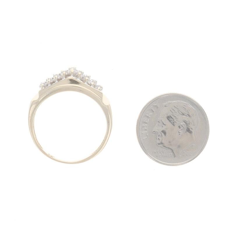 Bague de cocktail en or jaune avec diamant en grappe 14k rond brillant .48ctw Tiered Ring en vente 1