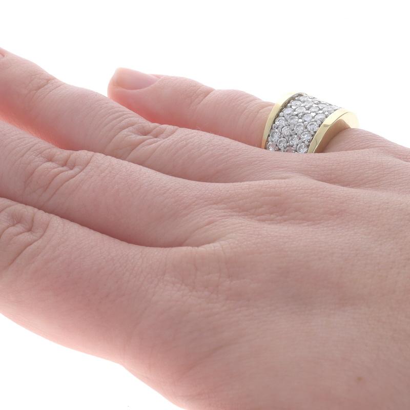 Gelbgold Diamant-Cluster-Cocktailband -18k Runde Brillant 2.00ctw Pavé Ring im Zustand „Hervorragend“ in Greensboro, NC