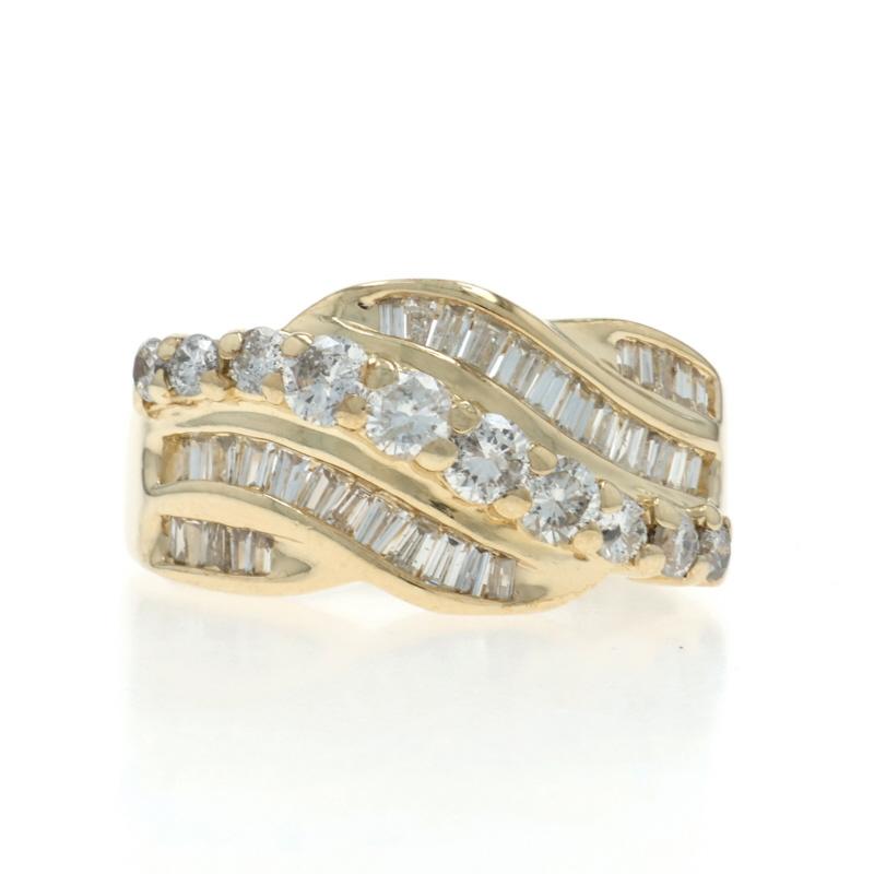 Dimensioni: 4 1/4
Costo della taglia: Up & Up di 1/2 taglia per 60€.

Contenuto del metallo: Oro giallo 14k

Informazioni su A. Stone

Diamanti naturali
Carati: 1.00ctw
Taglio: Baguette e tondo brillante
Colore: F - G
Chiarezza: I1 - I2

Carati