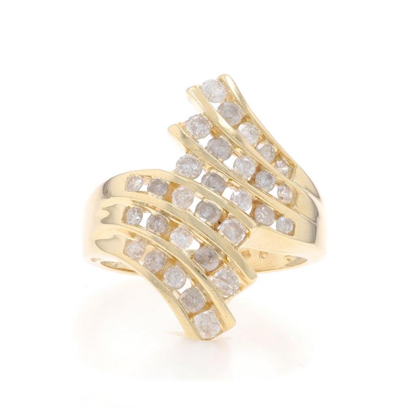 Taille : 7 1/4
Frais de taille : Up&Up pour 30 $ ou Down 1/2 pour 30 $.

Contenu du métal : Or jaune 10k

Informations sur les pierres

Diamants naturels
Carat(s) : .90ctw
Coupe : Brillant rond
Couleur : H - I - J
Clarté : I2 - I3

Total des carats