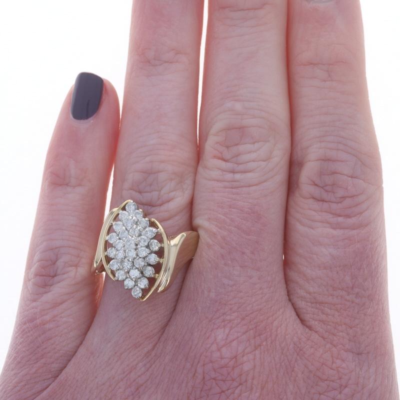 Taglio rotondo Anello bypass con cluster di diamanti in oro giallo - 10k Brilliante rotondo 1,00ctw in vendita