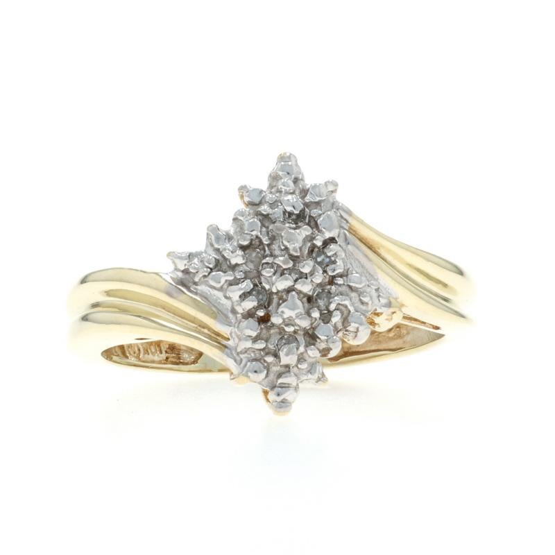 Taille : 7
Frais de taille : Up&Up 2 tailles pour $40 ou Down 1 taille pour $30

Contenu métallique : Or jaune 10k et or blanc 10k

Informations sur les pierres

Diamants naturels
Carat(s) : .05ctw
Coupe : Brillant rond
Couleur : H - I
Clarté : SI2