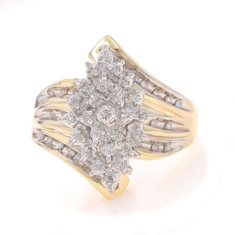 Größe: 7 1/4
Gebühr für Größenanpassung: Up 1 1/2 Größen für $30 oder Down 1/2 eine Größe für $30

Metall Inhalt: 10k Gelbgold & 10k Weißgold

Informationen zu Stein

Natürliche Diamanten
Karat(e): .25ctw
Schnitt: Einfach
Farbe: G - H
Klarheit: SI2