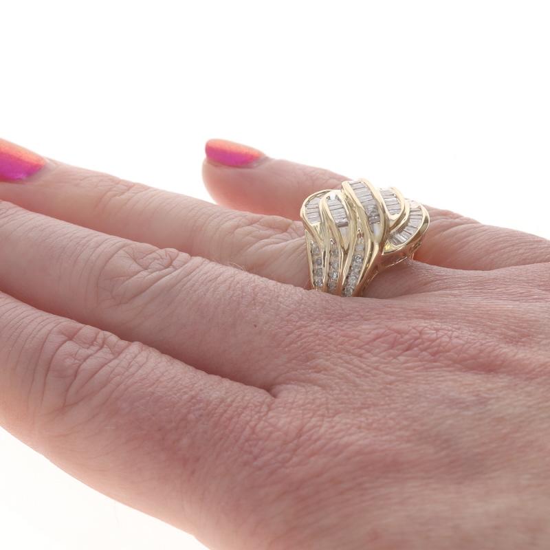  Bague de cocktail en or jaune avec anneau de contournement Baguette et simple 1.00ctw Pour femmes 