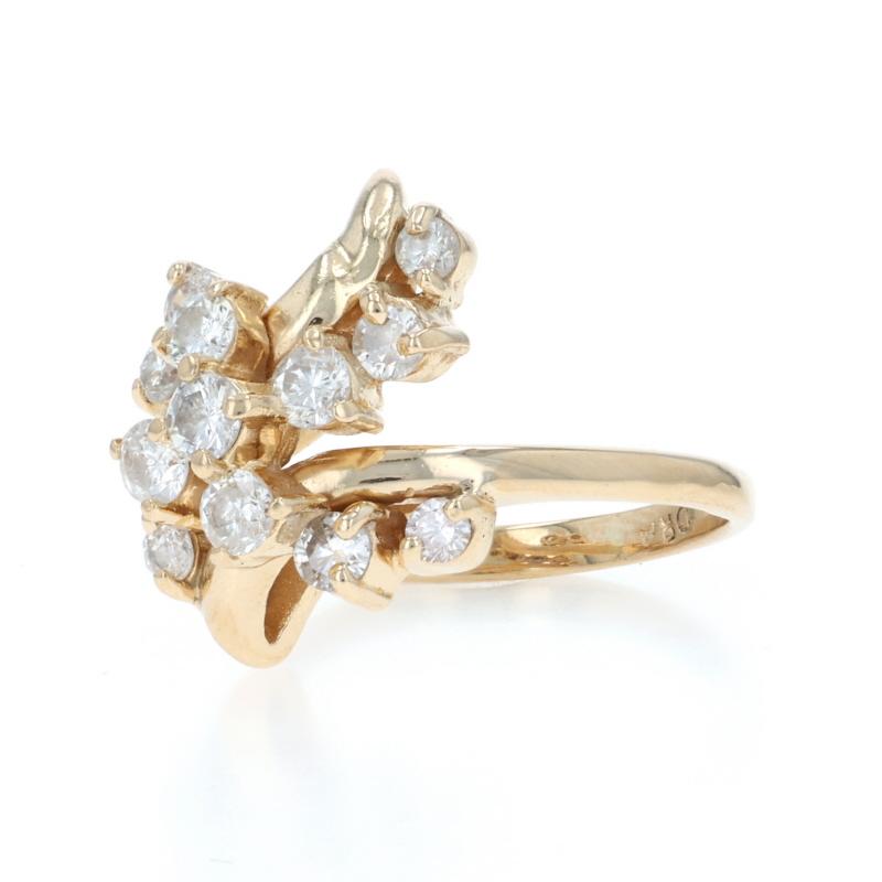 Bague cocktail en or jaune avec grappe de diamants - 14k Rd .65ctw Floral Ribbon Excellent état - En vente à Greensboro, NC
