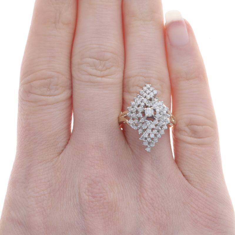 Taglio rotondo Anello bypass con diamante a grappolo in oro giallo - 14k Rotondo 1.00ctw Swirl