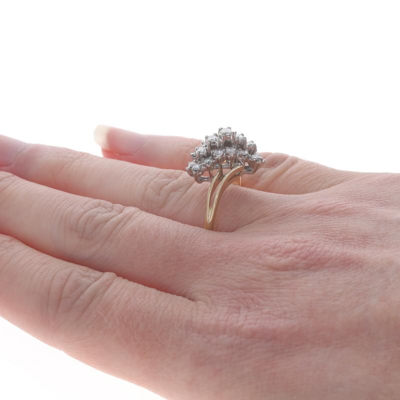 Bague bypass en or jaune avec grappe de diamants - 14k Round .50ctw Waterfall Pour femmes en vente