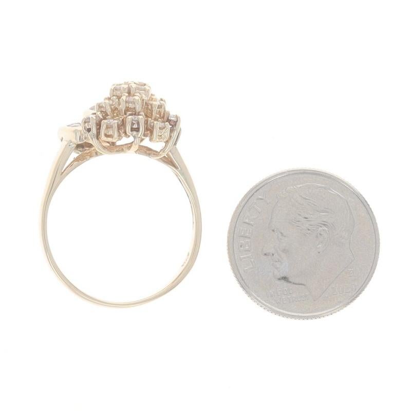 Anello bypass con cluster di diamanti in oro giallo - Looping rotondo da .62ctw 14k in vendita 1