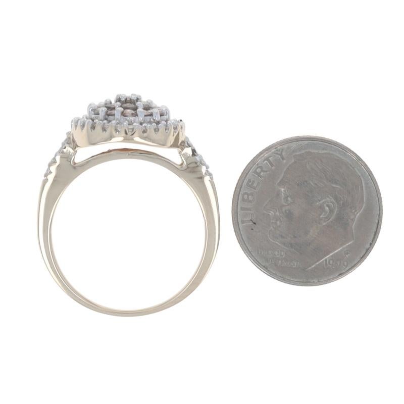 Bague de cocktail en or jaune avec halo et grappe de diamants - 10k Round Brilliant 1.00ctw en vente 1