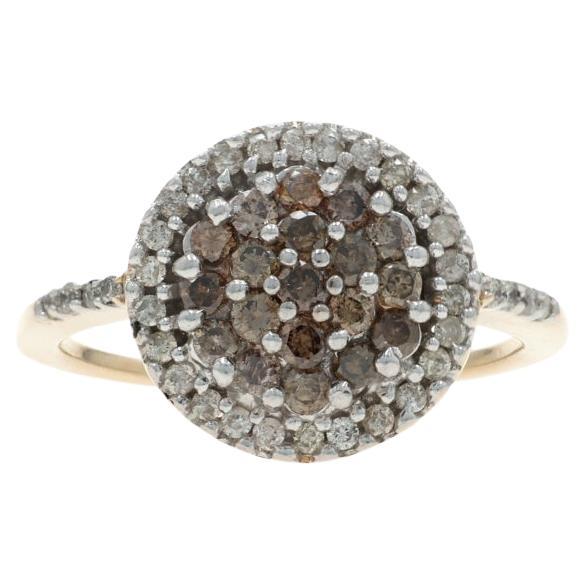 Bague de cocktail en or jaune avec halo et grappe de diamants - 10k Round Brilliant 1.00ctw