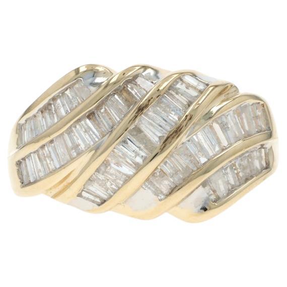 Bague cocktail en or jaune avec grappe de diamants - 10k Baguette 1.50ctw Bypass en vente