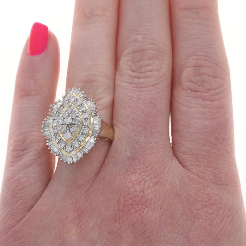 Taille ronde Bague cocktail en or jaune 10k Baguette ronde 1.50ctw en vente