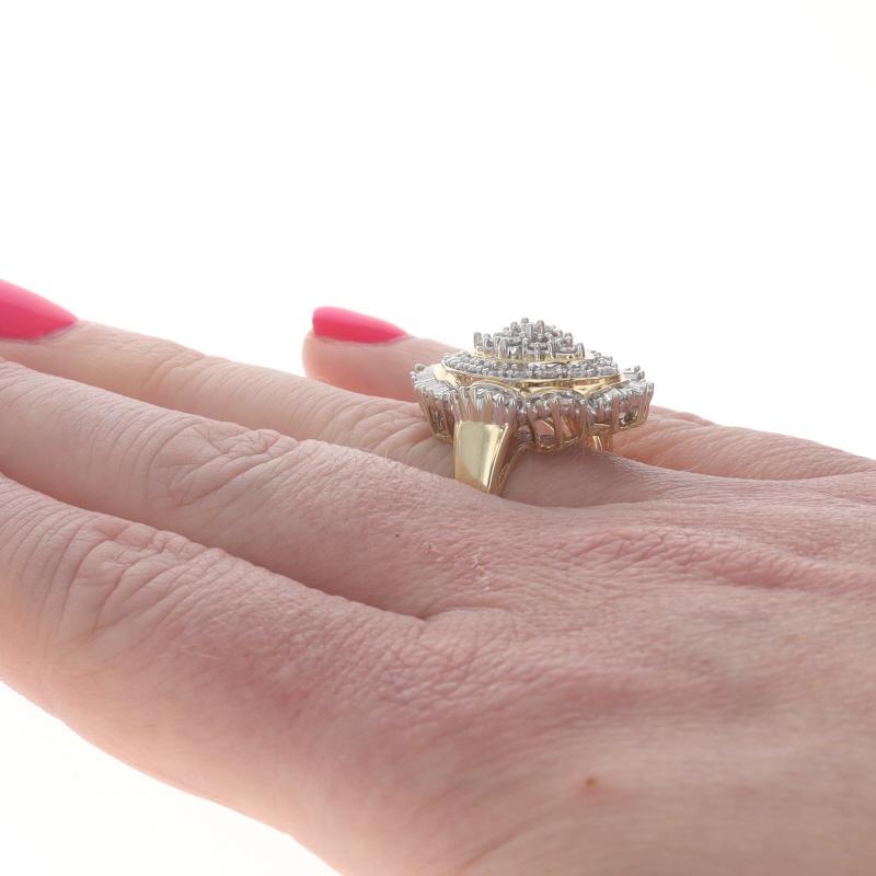 Bague cocktail en or jaune 10k Baguette ronde 1.50ctw Pour femmes en vente