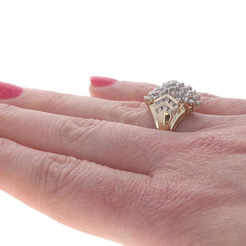 De las mujeres Anillo de Cóctel de Oro Amarillo con Racimo de Diamantes - 10k Brillante Redondo 1.00ctw en venta
