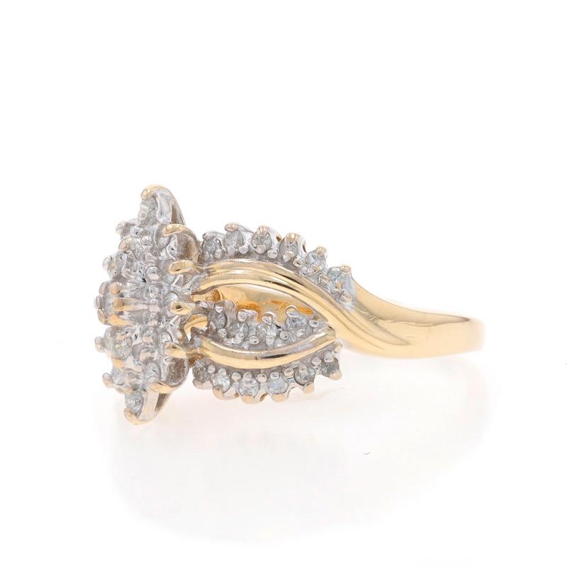 Bague cocktail en or jaune avec grappe de diamants - 14k Round .50ctw Excellent état - En vente à Greensboro, NC