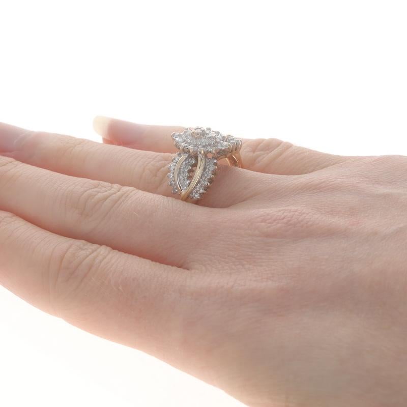 Bague cocktail en or jaune avec grappe de diamants - 14k Round .50ctw Pour femmes en vente