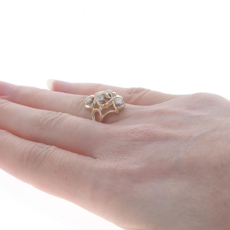 Anello Cocktail con Cluster di Diamanti in Oro Giallo - 14k Brillante Rotondo 0,28ctw In condizioni ottime in vendita a Greensboro, NC