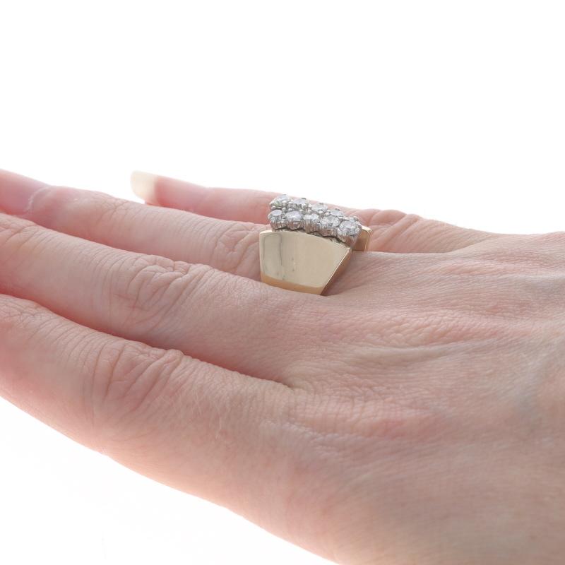 Bague cocktail en or jaune avec grappe de diamants - 14k Round Brilliant 1.00ctw Pour femmes en vente