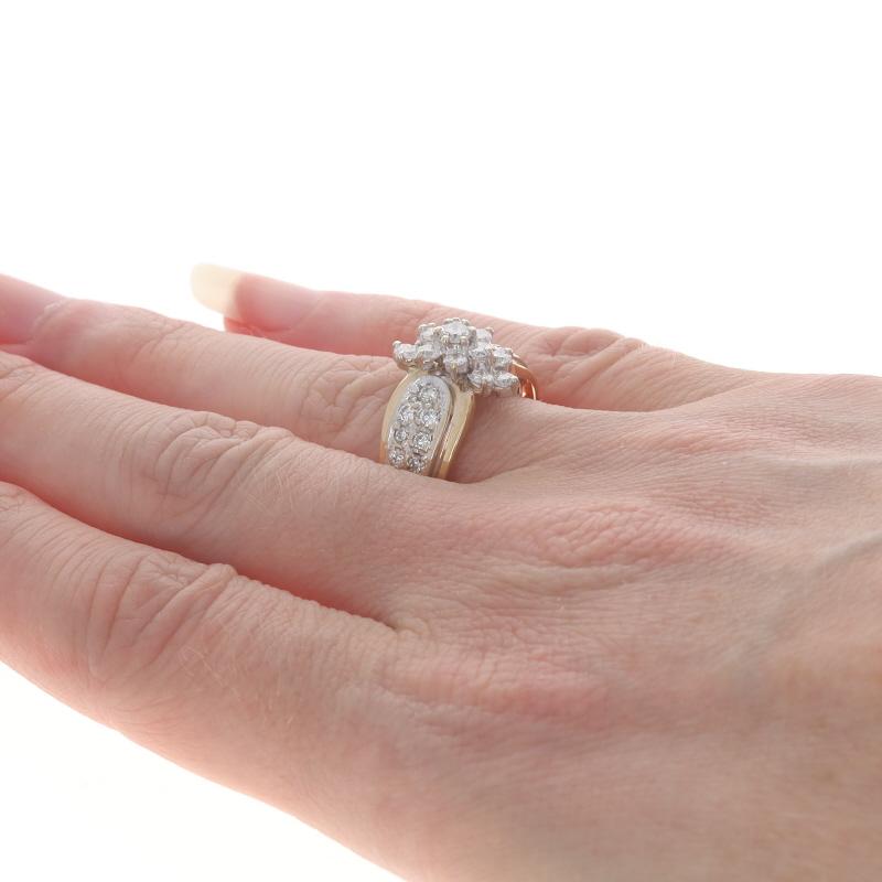 Bague cocktail en or jaune avec grappe de diamants - 14k Rond brillant 1.20ctw Excellent état - En vente à Greensboro, NC