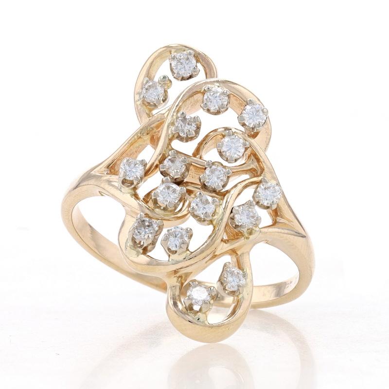 Größe: 7
Gebühr für Größenanpassung: Up 3 Größen für $35 oder Down 3 Größen für $35

Metallgehalt: 14k Gelbgold & 14k Weißgold

Informationen zu Stein

Natürliche Diamanten
Karat(e): .40ctw
Schliff: Runder Brillant
Farbe: G - H
Reinheit: SI1 -