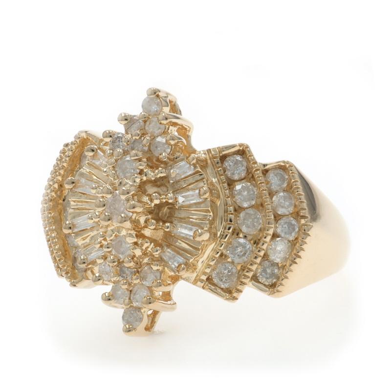 Anello Cocktail con Cluster di Diamanti in Oro Giallo 14k Brilliante Rotondo e Baguette 1.00ctw In condizioni ottime in vendita a Greensboro, NC
