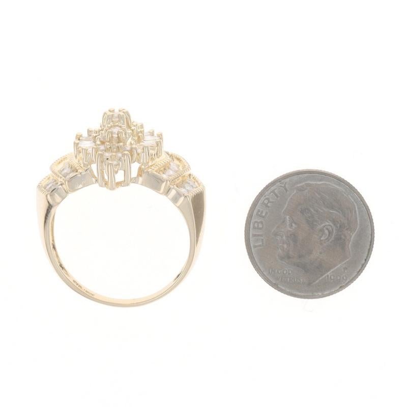 Anello Cocktail con Cluster di Diamanti in Oro Giallo 14k Brilliante Rotondo e Baguette 1.00ctw in vendita 1