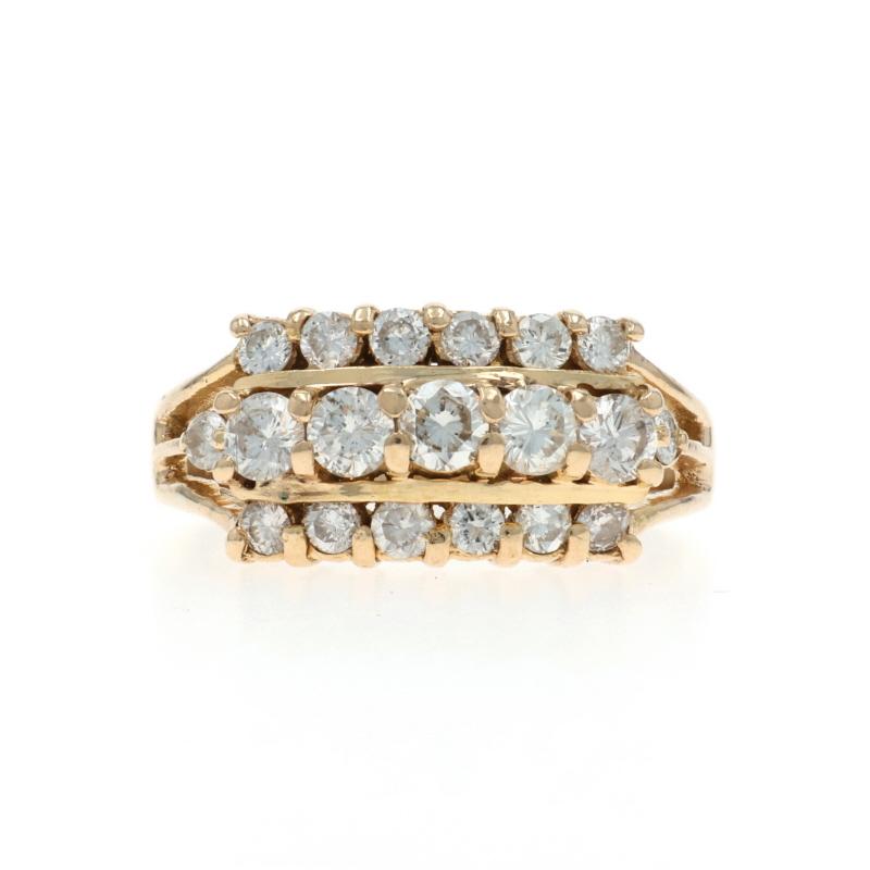 Taille : 5 3/4
Frais de taille : Up&Up 2 tailles pour $40 ou Down 1 taille pour $40

Contenu du métal : Or jaune 14k

Informations sur les pierres

Diamants naturels
Coupe : Brillant rond
Couleur : I - J
Clarté : SI2 - I2

Style : Cocktail en