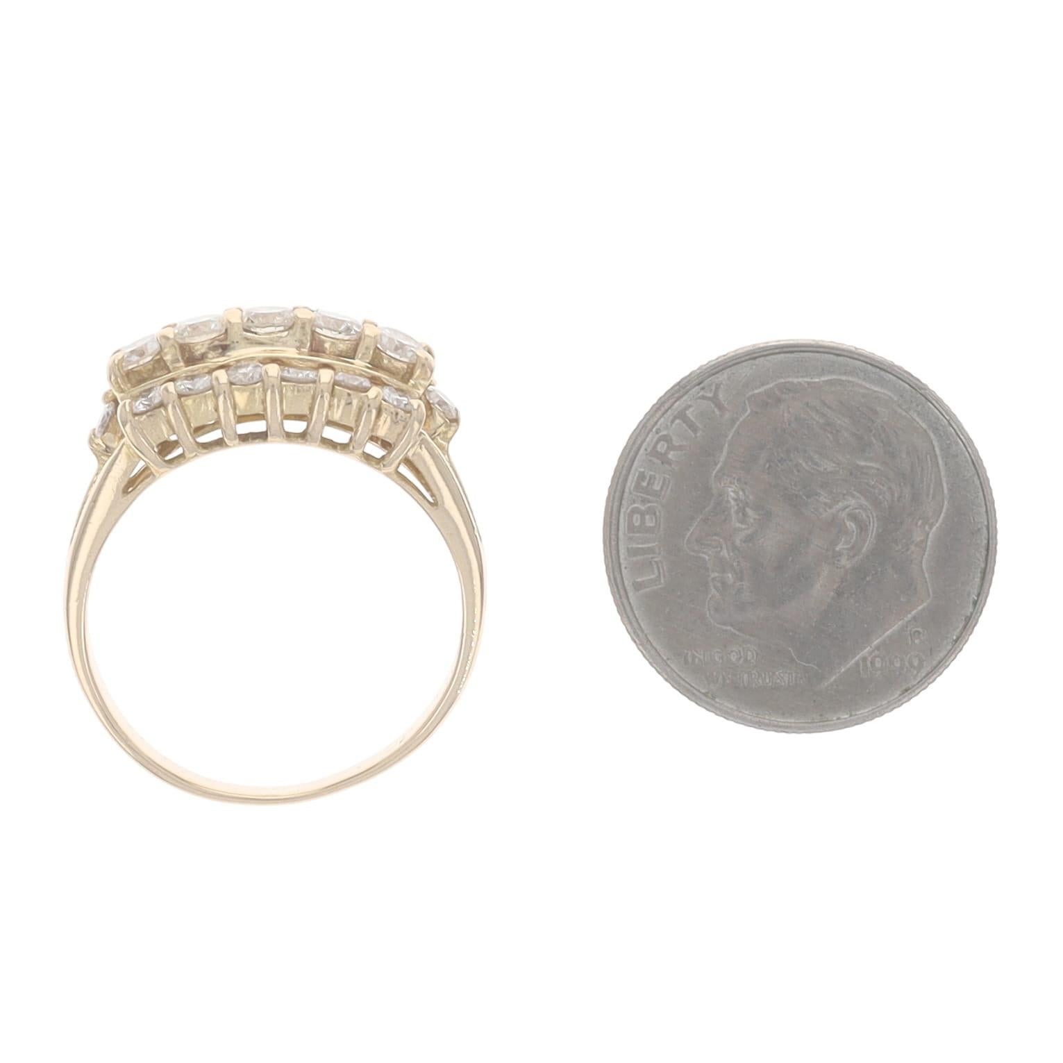 Bague cocktail en or jaune avec grappe de diamants - 14k Round Brilliant en vente 1