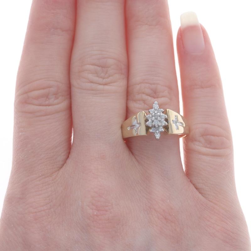 Gelbgold Diamant-Cluster-Verlobungsring - 10k rund .20ctw Kreuzaith (Rundschliff)