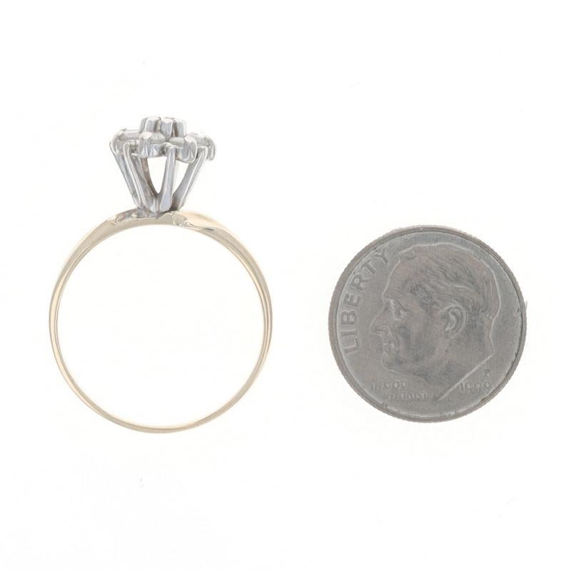 Bague de fiançailles en or jaune avec grappe de diamants - 10k Round Brilliant .40ctw Floral en vente 1